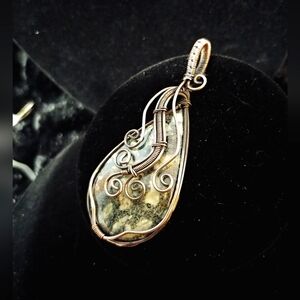 NWOT Large Statement Wire Wrapped Natural Agate Stone Pendant